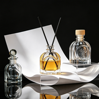 Flacon d'arôme en verre de luxe 50ml 100ml, différents bouchons, bâtonnets en rotin, logo OEM