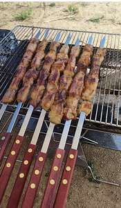 Grandes brochettes plates de barbecue portatif d'accessoires larges extérieurs de BBQ d'acier inoxydable avec la poignée en bois - Product Image 5