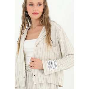 เบคูรา ลูบูนาเสื้อเชิ้ตลินินลายทางสำหรับผู้หญิง สีเบจ เสื้อเชิ้ตติดกระดุมลำลอง สไตล์เรียบง่ายสำหรับทุกวัน - Product Image 2