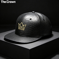 Casquette plate en cuir PU effet serpent avec logo personnalisé, broderie 3D structurée, 6 panneaux, vente en gros, fabricant