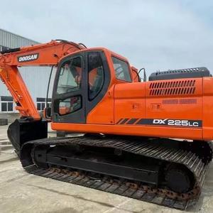 Excavadora DOOSAN DX140 Usada en Venta, Modelo DX140LC con Enganche Rápido, Martillo Hidráulico y Bajo Consumo de Combustible - Product Image 1