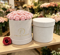 Boîtes à fleurs en matériaux recyclés gris avec logo personnalisé, pelliculage mat couleur pleine et dorure à chaud, emballage de la Saint-Valentin pour fleurs