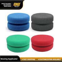 Éponge applicatrice ronde haute densité de différentes couleurs avec mousse PU pour le polissage des pneus et une application manuelle facile