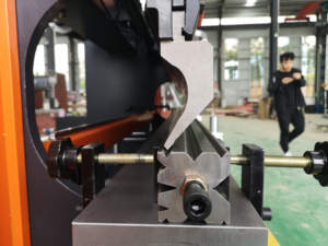 Báo Chí phanh t hình dạng Công Cụ Tiến Bộ Báo Chí phanh đấm và chết khuôn công cụ máy uốn khuôn CNC dụng cụ - Product Image 5