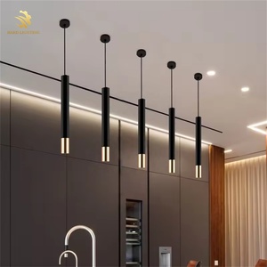 Lustre moderne nordique en tube d'aluminium noir et or pour restaurant, bar et cuisine - Product Image 1