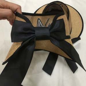 Sombrero de Paja de Playa para Mujer con Logotipo Bordado Personalizado, Visera de Paja con Lazo en la Parte Posterior, Ala Ancha, Sombrero de Paja para la Playa - Product Image 4