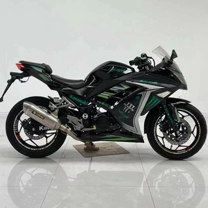 Moto sportive <span class=keywords><strong>Kawasaki</strong></span> d'occasion, modèle <span class=keywords><strong>Ninja</strong></span> <span class=keywords><strong>400</strong></span>, <span class=keywords><strong>400</strong></span> cm³, refroidissement par eau, idéale pour les débutants, parfaite pour les trajets quotidiens - Product Image 4