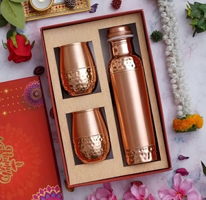 Botella de Agua de Cobre de Lujo con Acabado Martillado, Estilo Elegante, para Bebidas Ayurvédicas, Reutilizable, Ecológica, a Prueba de Fugas, para Uso Diario y Gimnasio - Product Image 1