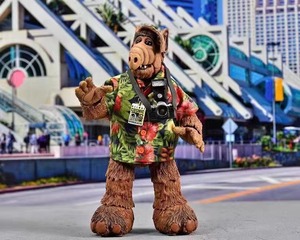 Figura de Acción NECA Alf <span class=keywords><strong>2023</strong></span> Exclusiva, Forma de Vida Alienígena, Ultimate Cosmic Con, 7 Pulgadas - Product Image 3