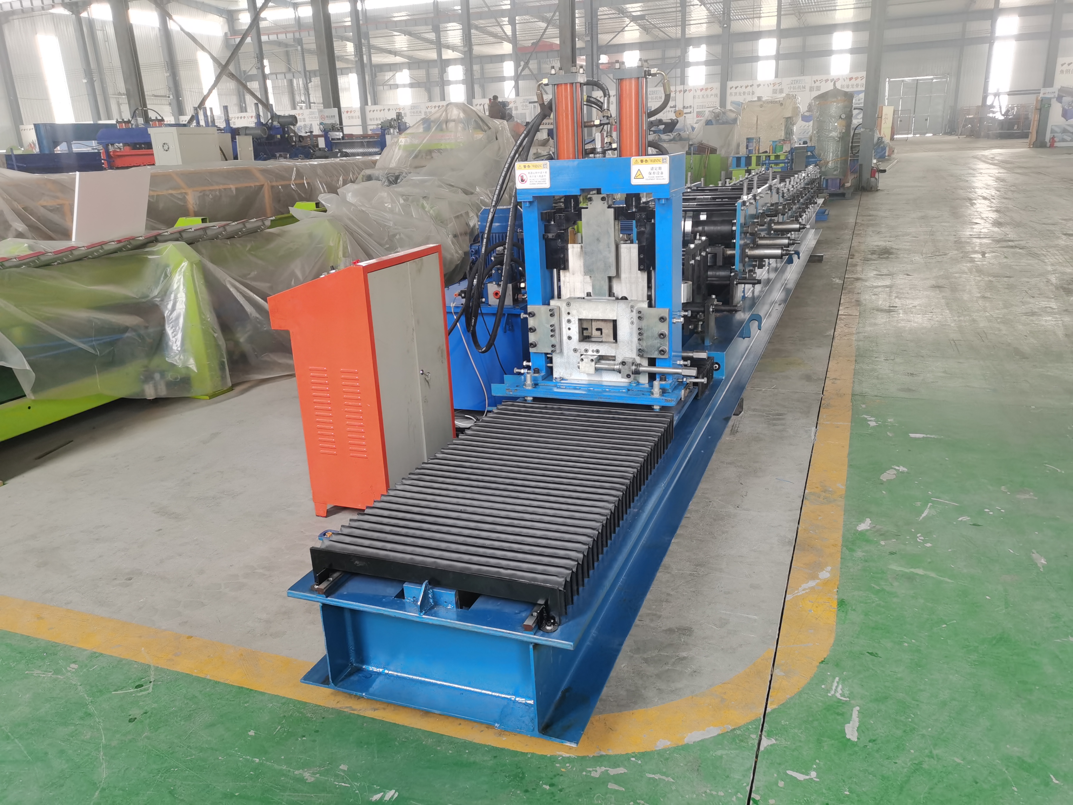 Fast change semi automatic metal C purlin channel roll formed machine