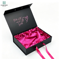 Boîte d'emballage de luxe magnétique pour perruques, personnalisable avec logo, étui cadeau noir gaufré avec insert en éponge pour extensions capillaires