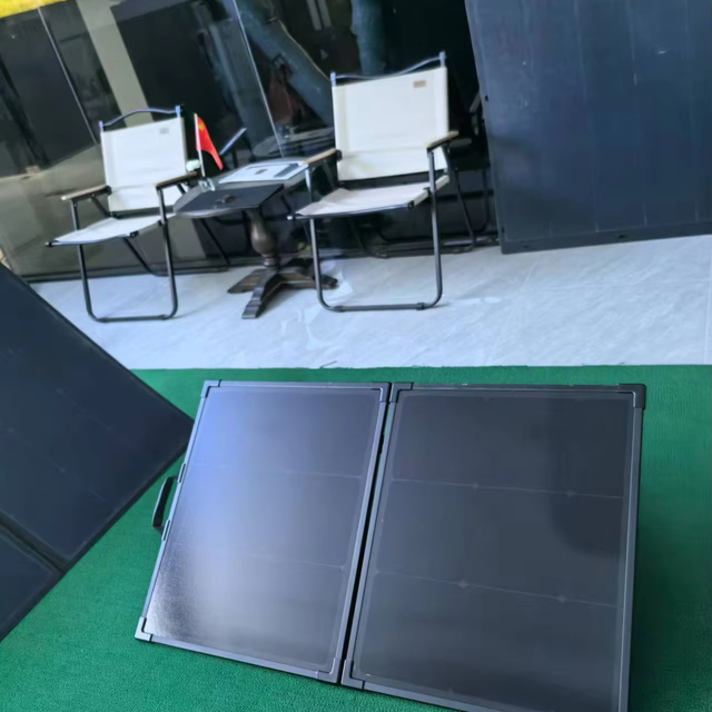 Monocrystalline Solar Suitcase Portable for Rooftop Charging Station Farm Yacht and Other Off-Grid Applications