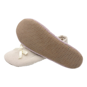 Morbide Pantofole Stile Ballerina per Donne con Decorazione Fiocco in Raso e Fodera in Velluto a Coste - Product Image 4