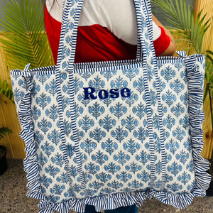 Bolso tote de algodón con volantes bordados de alta demanda, bolsos de hombro acolchados para mujer, bolso de mano hecho a mano. - Product Image 1