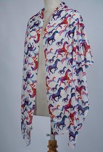 Écharpe élégante en soie modal à imprimé numérique pour femme, légère et douce, châle de créateur haut de gamme, idéal pour le quotidien - Product Image 4