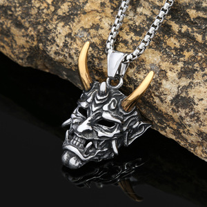 Yunnique – collier en acier titane pour hommes, masque à cornes dorées, pendentif en acier inoxydable, chaîne de pull, design rétro fantôme - Product Image 1