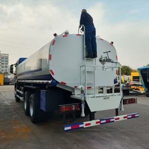 Camion-citerne à eau HOWO 6x4 20000L à prix abordable, 371HP, pour le marché de la <span class=keywords><strong>Tanzanie</strong></span> et du Nigéria - Product Image 6