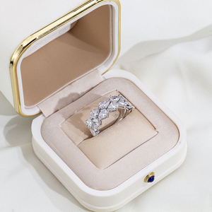 Anillo de diamantes cultivados en laboratorio de oro blanco de 18 quilates Messi Jewelry MSR-2028 para mujer - Product Image 4