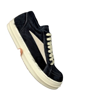 Zapatillas bajas de cuero de lujo Owens para hombre y mujer, con cordones, suela gruesa, informales, planas, en stock, color negro - Product Image 1