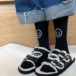 ถุงเท้าลำลองแบบมีลายริบบิ้นสำหรับผู้ชายและผู้หญิง พร้อมข้อความ "<span class=keywords><strong>Always</strong></span> Live With <span class=keywords><strong>Smile</strong></span>" แฟชั่นทันสมัย สวมใส่สบาย ถุงเท้าความยาวครึ่งน่อง ปักลายยิ้ม - Product Image 4