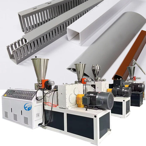 PVCプロファイル生産ラインスロット付きワイヤーダクトPVCフレキシブルトランキングダクトケーブル配線ダクトカバー付き押出機 - Product Image 1