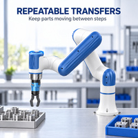 Bras robotique collaboratif polyvalent de 5 kg avec pince bleue et blanche pour le traitement CNC, le transfert et l'assemblage de pièces métalliques