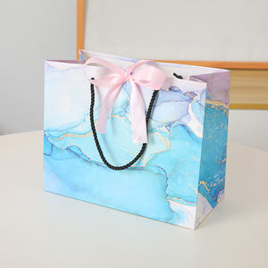 Sacs cadeaux en papier blanc de luxe écologiques en gros avec poignées en ruban personnalisables pour chaussures et vêtements - Product Image 4