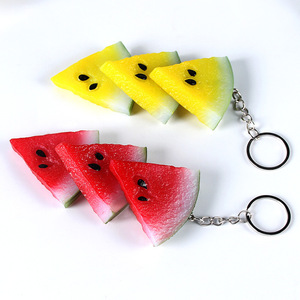 Porte-clés modèle pastèque simulée, tranche de pastèque, pendentif jouet alimentaire, cadeau promotionnel créatif, vente en gros pour vendeurs de rue. - Product Image 2