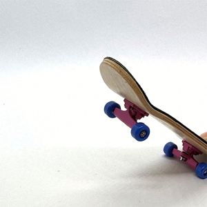 Juego de gráficos originales al por mayor para patineta de dedos con transferencia de calor UV y herramientas - Product Image 4