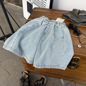 <span class=keywords><strong>Pantaloncini</strong></span> Estivi in Denim Americano Azzurro Chiaro per Bambini, Stile Western a Vita Media, Vestibilità Larga, Denim Sabbiato, Abbinabili con Tutto - Product Image 1