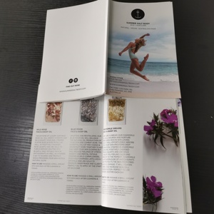 Thiết Kế Chuyên Nghiệp Kích Thước Tùy Chỉnh Quảng Cáo Tạp Chí Brochure In Đầy Màu Sắc 4c + 4c Pantone Giấy Nghệ Thuật Bóng - Product Image 2