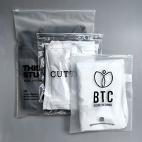 Sac en polyéthylène biodégradable personnalisé avec logo pour l'emballage des vêtements, sac en plastique PVC, polymailer, sac d'expédition, sac à fermeture éclair givré