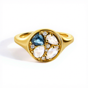 Bague en argent sterling 925 plaqué or avec topaze bleue, pierre précieuse naturelle taille trillon vert-bleu avec grappe de pierres de lune, signet pour femme - Product Image 1