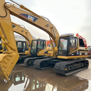 Excavatrice sur chenilles Caterpillar 20 tonnes CAT320BL d'occasion, presque neuve, importée pour projet municipal, avec godet de 0,92 m et puissance de 99,99 kW - Product Image 2