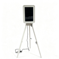 Cabina de Fotos con Pantalla Táctil de Madera Blanca, Kiosco de Selfies con Cámara DSLR Basado en iPad, Cabina de Fotos para Bodas y Eventos para Alquiler en Fiestas