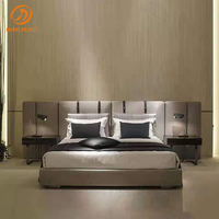 Lit double de style européen moderne avec tête de lit grande et douce en cuir ou en tissu