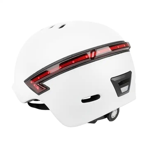 Casco ultraligero resistente al agua, luz LED inteligente de advertencia, para patinete eléctrico y bicicleta de montaña o bicicleta de carretera - Product Image 1