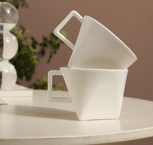 Mug à café en céramique asymétrique blanc moderne et élégant, logo personnalisé, tasse géométrique sculpturale pour hôtel, restaurant, cadeau de mariage - Product Image 6