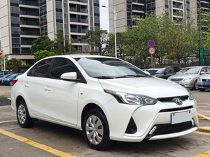 Toyota <span class=keywords><strong>Yaris</strong></span> L 2011 1.5L CVT Benzina, Auto Usata, Berlina 4 Porte 5 Posti, Veicolo di Seconda Mano - Product Image 3