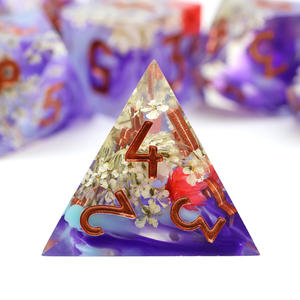 طقم نرد DND مصنوع من الراتنج الحرفي ، دخان أزرق أرجواني مذهل مع زهور للأبراج المحصنة والتنين RPG - Product Image 2