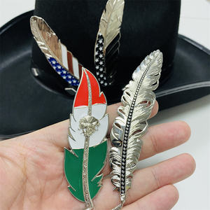Custom Logo Verzilverde Decoratieve Gegraveerde Veer Voor Cowboyhoeden Gemaakt Hoed Veer Metalen Badge Hoed Spelden - Product Image 5
