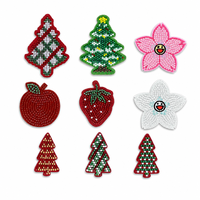 Ensemble d'appliques brodées thermocollantes en forme de cœur perlé pour vêtements, chapeaux et cadeaux, thème Noël festif