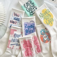 Chaussettes longues blanches de sport sur mesure, en gros, avec motifs graffiti tendance, en coton, antidérapantes et résistantes à l'usure.
