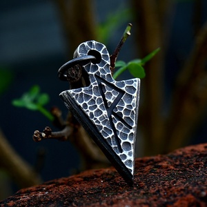 สร้อยคอจี้สแตนเลส 316l สไตล์วินเทจ ลายหัวลูกศรไวกิ้ง ลวดลายรูนนอร์ส ผิวสัมผัสแบบตอกลาย กันน้ำ สไตล์โกธิค ทนทาน - Product Image 2