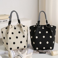 Sac fourre-tout élégant pour femme en polyester tricoté coréen-japonais, sans motif, avec fermoir magnétique, petit format, collection été 2026