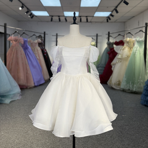 Vestido de novia corto minimalista blanco con cuello barco y tela de tul para fiesta, modelo 5952 - Product Image 1