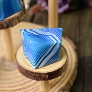 Vente en gros de pierres d'agate bleue naturelle à forme libre, pierres uniques, sélection de cadeaux en cristal - Product Image 4