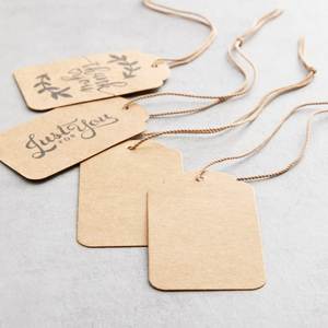 Etiquetas Colgantes de Papel Kraft Personalizadas con Función Desprendible para Bolsas de Ropa y Cajas de Zapatos – Para Envío y Almacenamiento - Product Image 1
