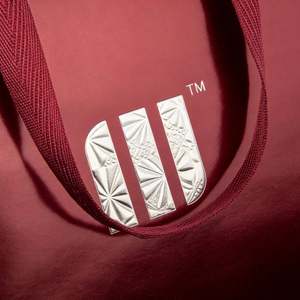 Bolsas Personalizables Tipo Tote para Pequeños Accesorios y Compras de Regalos, Hechas de Papel Especial Reciclable Color Borgoña - Product Image 3