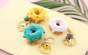 Lote de Llaveros de Ganchillo Personalizados al por Mayor, Llaveros de Lujo Tejidos con Forma de Fruta y Donut con Campana, Regalo Promocional para Eventos - Product Image 4